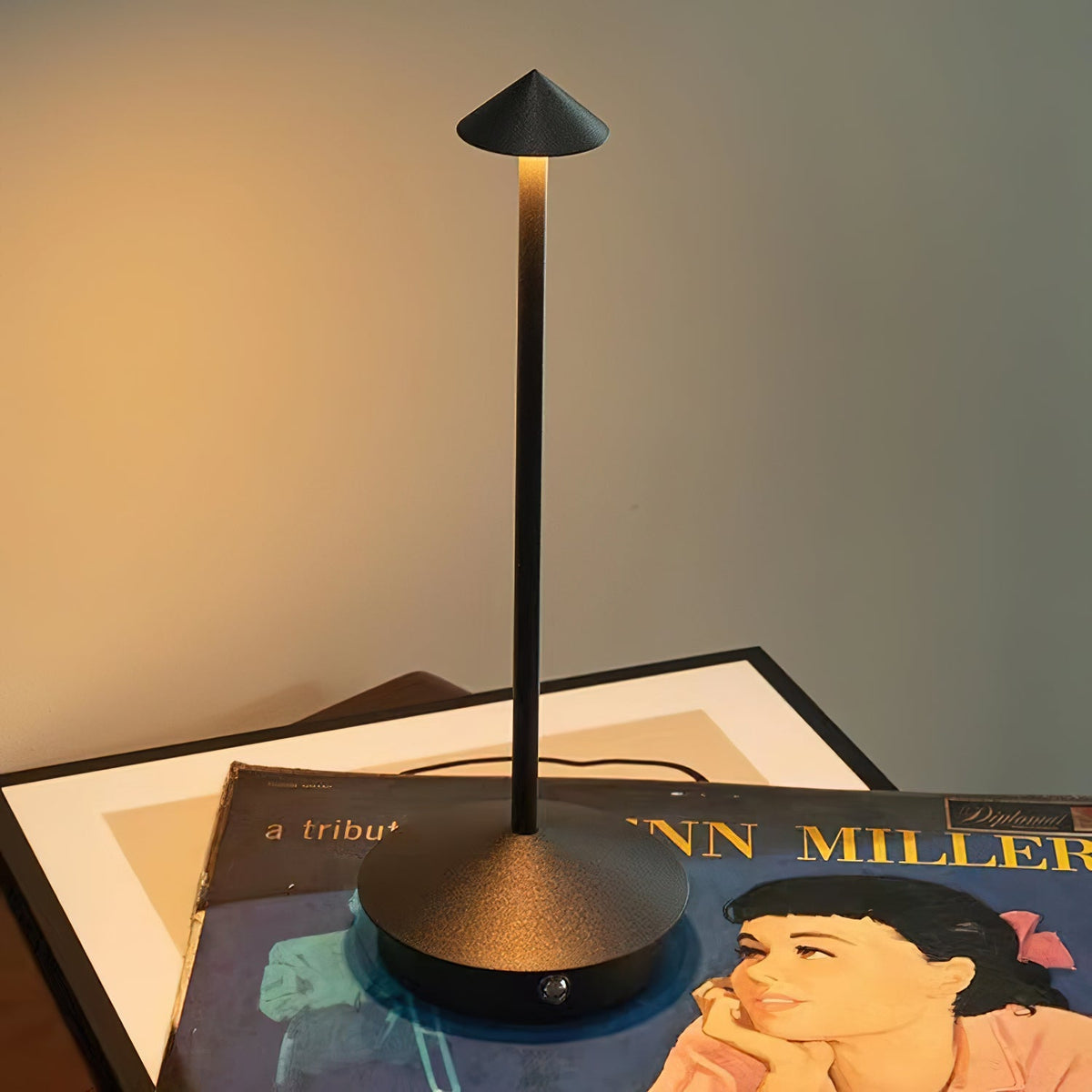 Pina Wireless Task Lamp