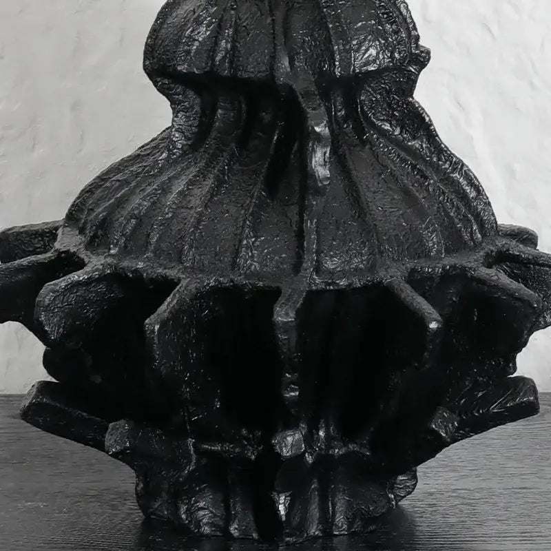Abstract pleated gear black resin vase living room decor flower holder