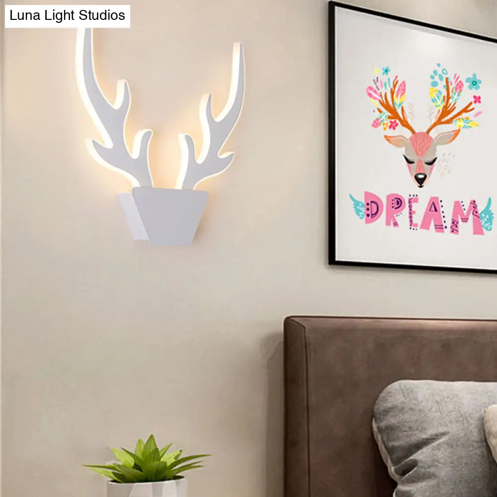DecorBites™ Art Deco LED Antlers Acrylic Wall Sconce Light Fixture in Warm/White Light, White/Black Lamp
