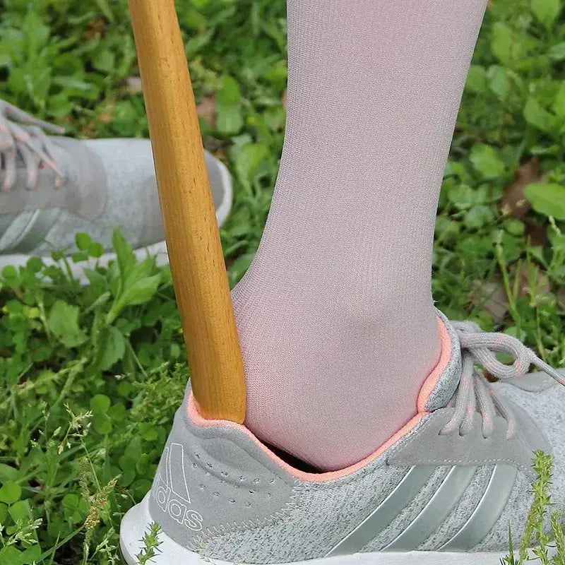 Bamboo pattern long handle shoe lifter bedroom dressing aid