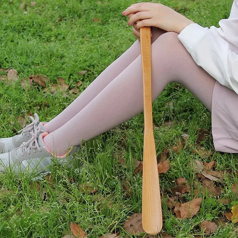 Bamboo pattern long handle shoe lifter bedroom dressing aid