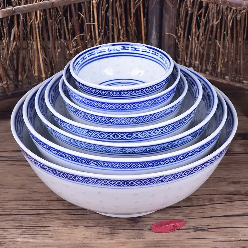 Blue and white dragon pattern porcelain ramen bowl dining room