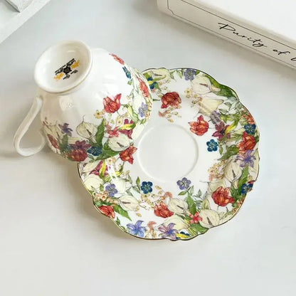 Brilliant flowers pattern porcelain teacup and saucer dining room set