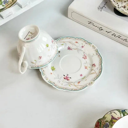 Brilliant flowers pattern porcelain teacup and saucer dining room set