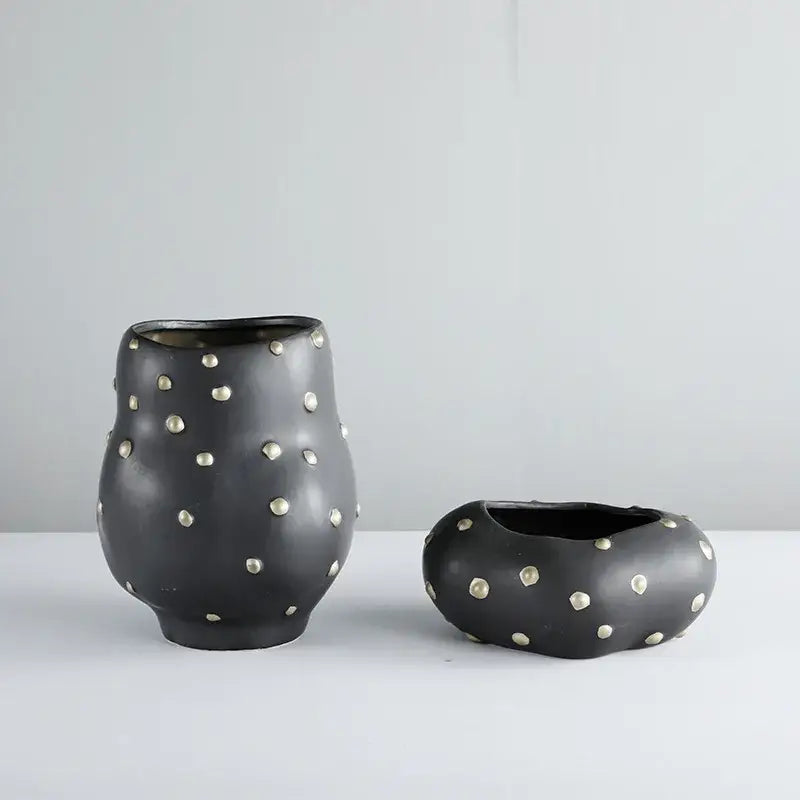 Chic black resin flower pot with gold accent – living room vase