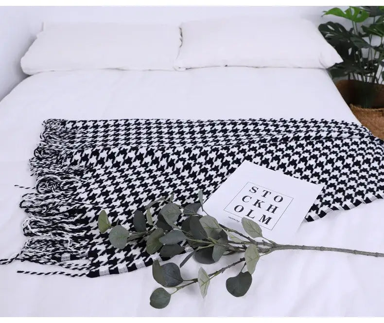 Classic black & white houndstooth throw blanket – living room fringed scarf