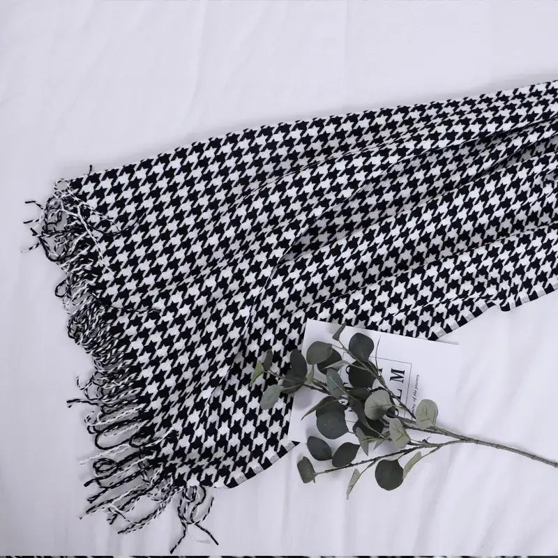 Classic black & white houndstooth throw blanket – living room fringed scarf