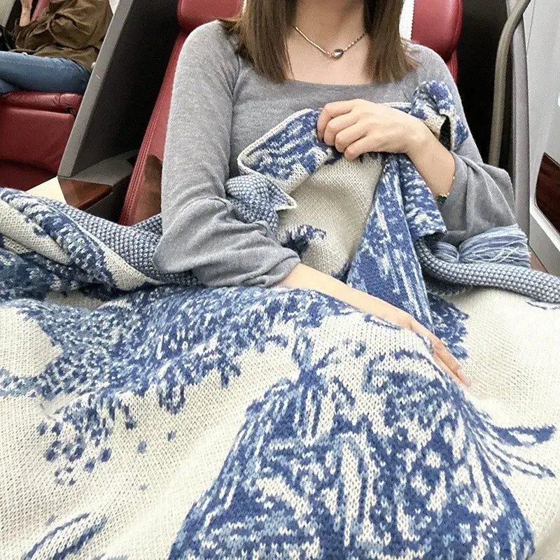 Cozy chinese ink blue & white toile knit blanket – bedroom throw