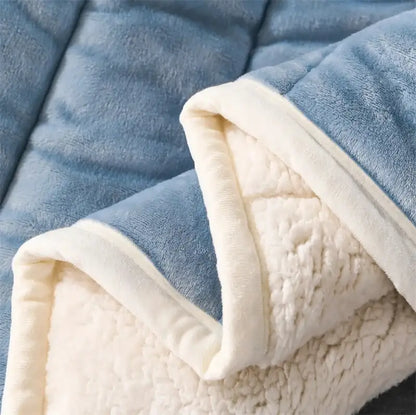 Cozy coral fleece blue and white quilted blanket for bedroom