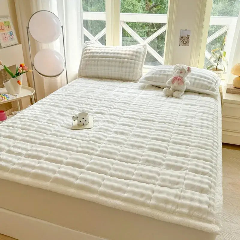Cozy faux rabbit fur pink & white quilted mattress pad bedroom mat