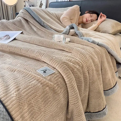 Cozy jacquard plush blanket cream & black bedroom throw