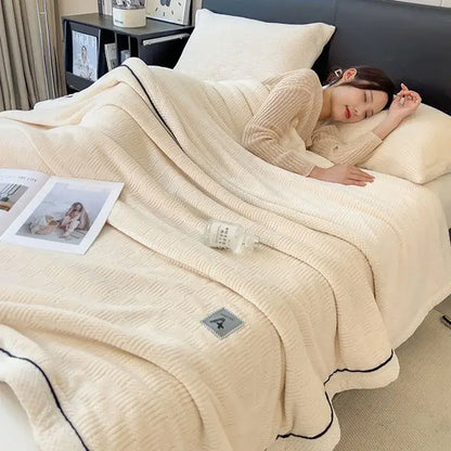 Cozy jacquard plush blanket cream & black bedroom throw