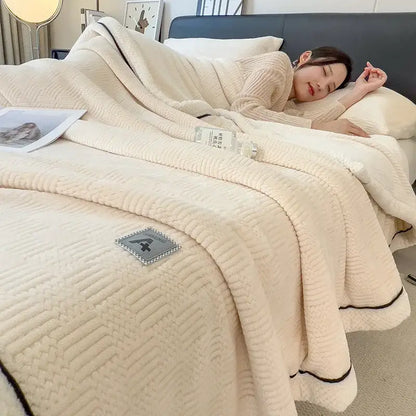 Cozy jacquard plush blanket cream & black bedroom throw