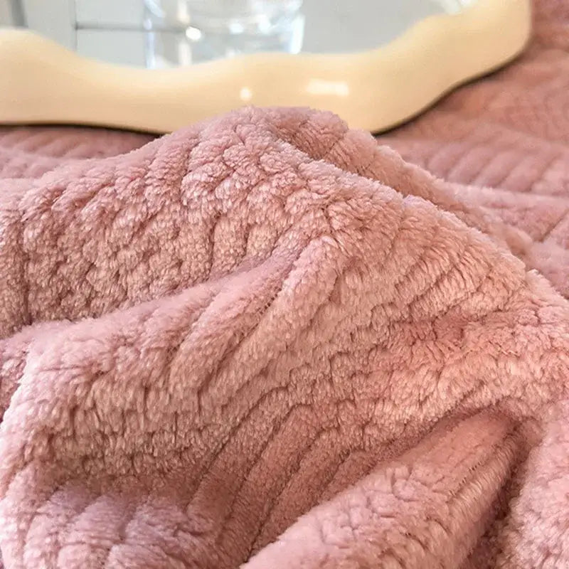 Cozy jacquard plush blanket cream & black bedroom throw
