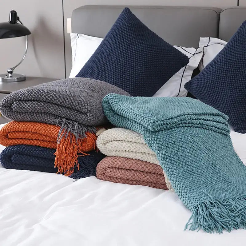 Cozy knitted sofa blanket with tassels – living room textured throw