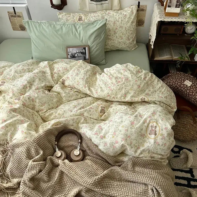 Cream cartoon bear pattern printed bedding set bedroom decor
