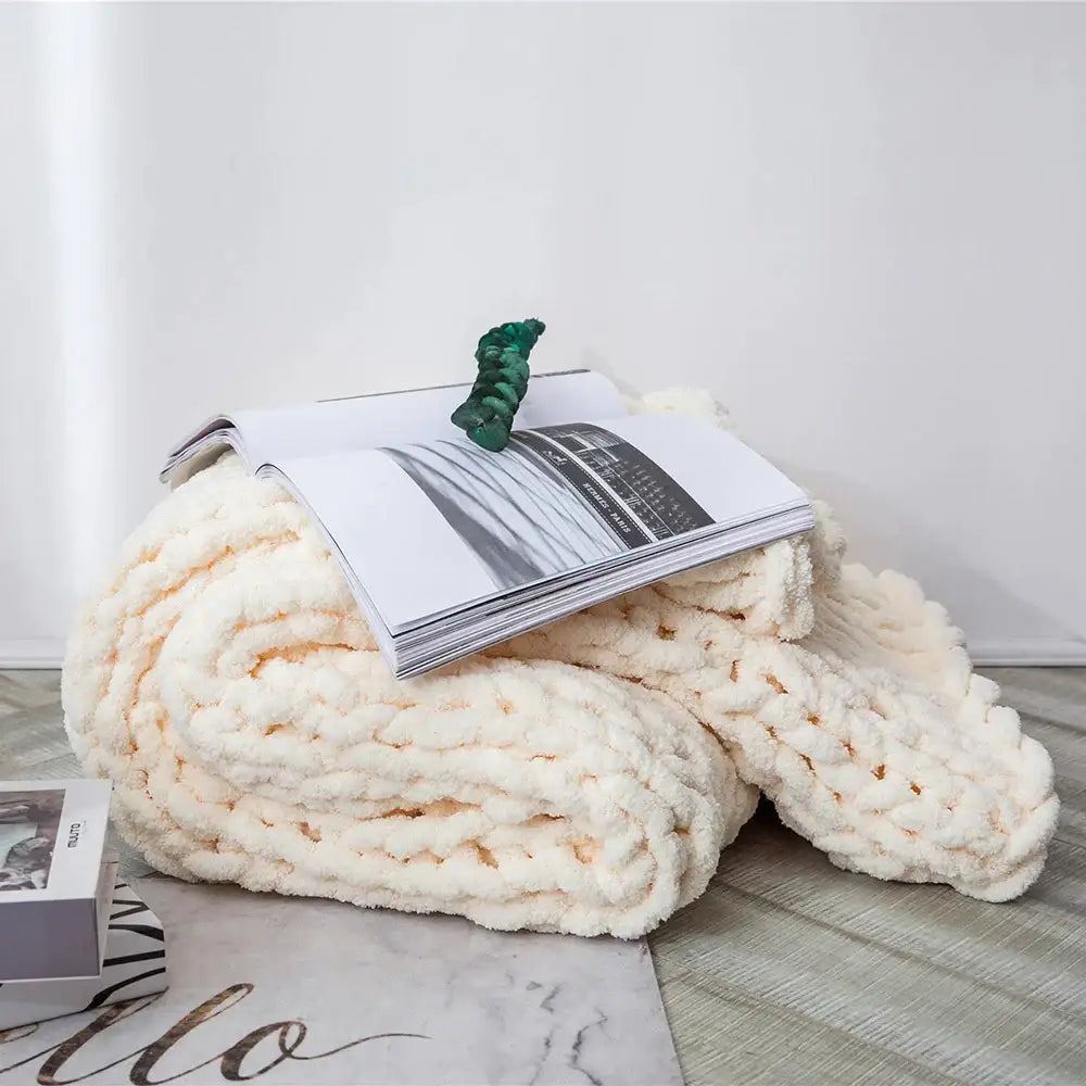 Cream cozy chenille chunky knit blanket bedroom throw