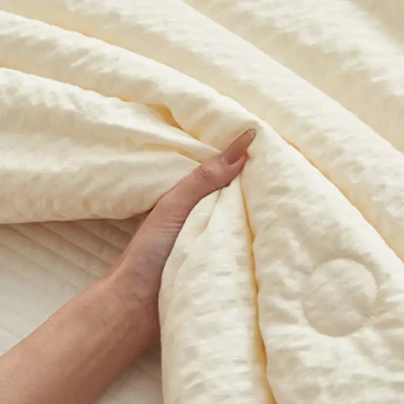 Cream textured ice cream air bubble summer quilt bedroom blanket