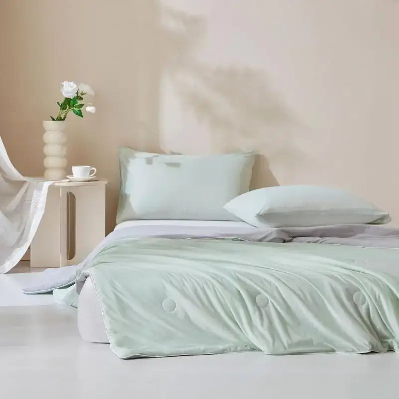 Creamy white & mint green ice cream silk quilt bedroom blanket