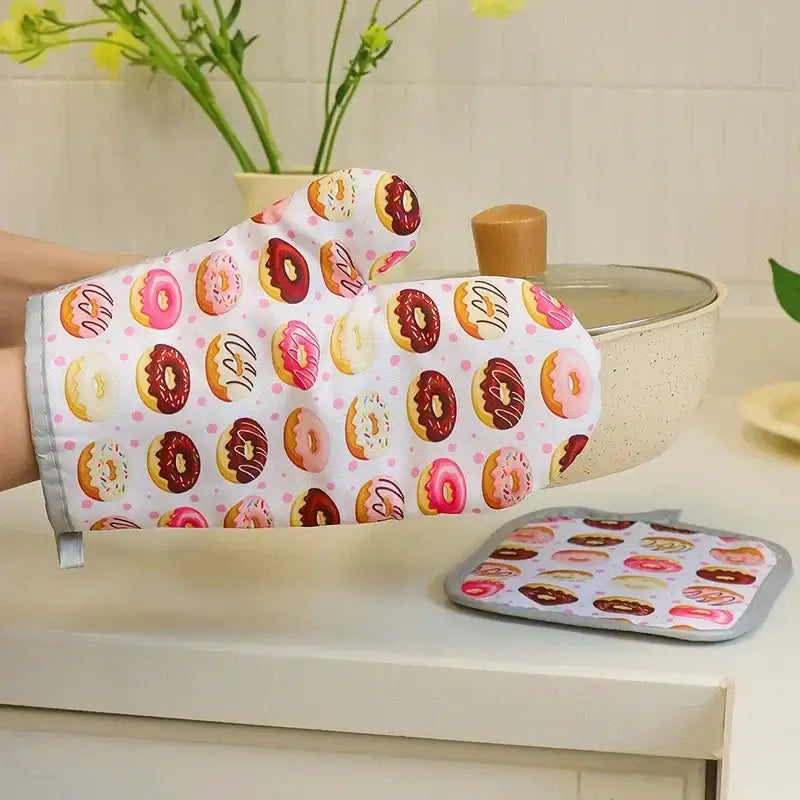 Cupcake print cotton kitchen baking gloves and pot holder set