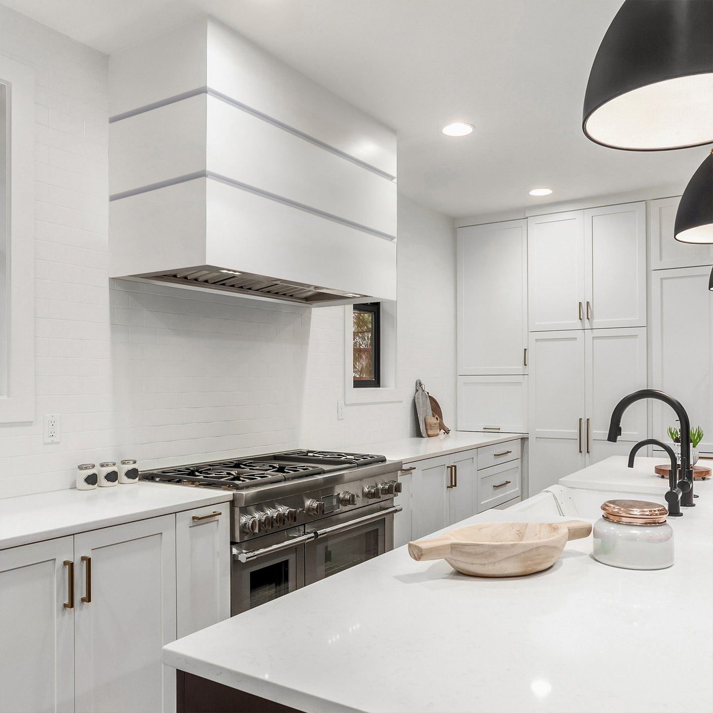 Akicon 36" Stainless Steel Wall Mount Range Hood, 3 Stacks Kitchen Hood with 600 CFM Vent Motor