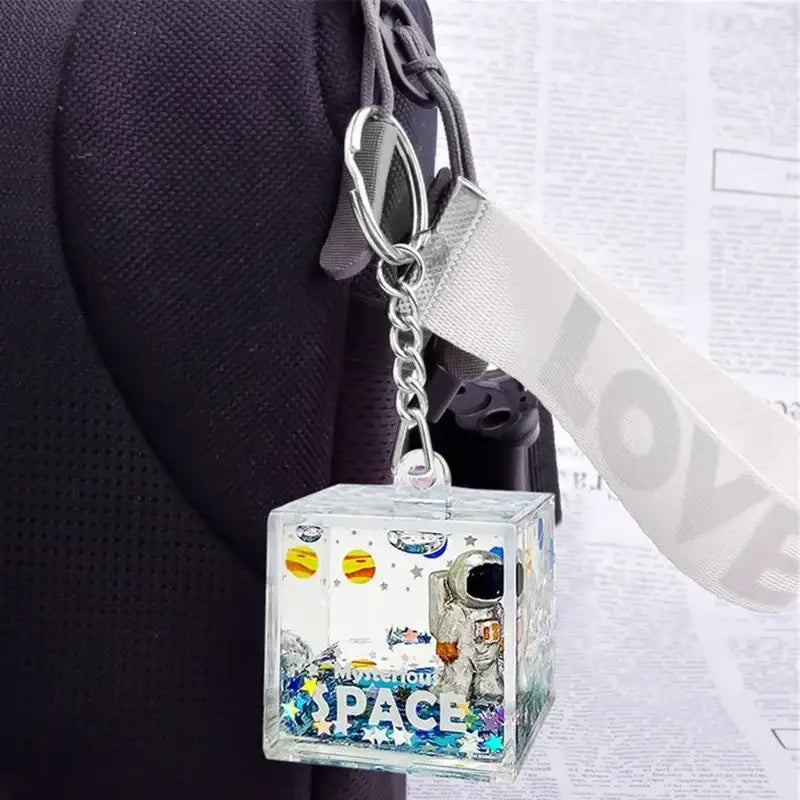 Astronaut drift keychain liquid hourglass stress relief bedroom decor