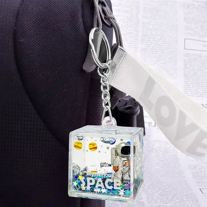 Astronaut drift keychain liquid hourglass stress relief bedroom decor