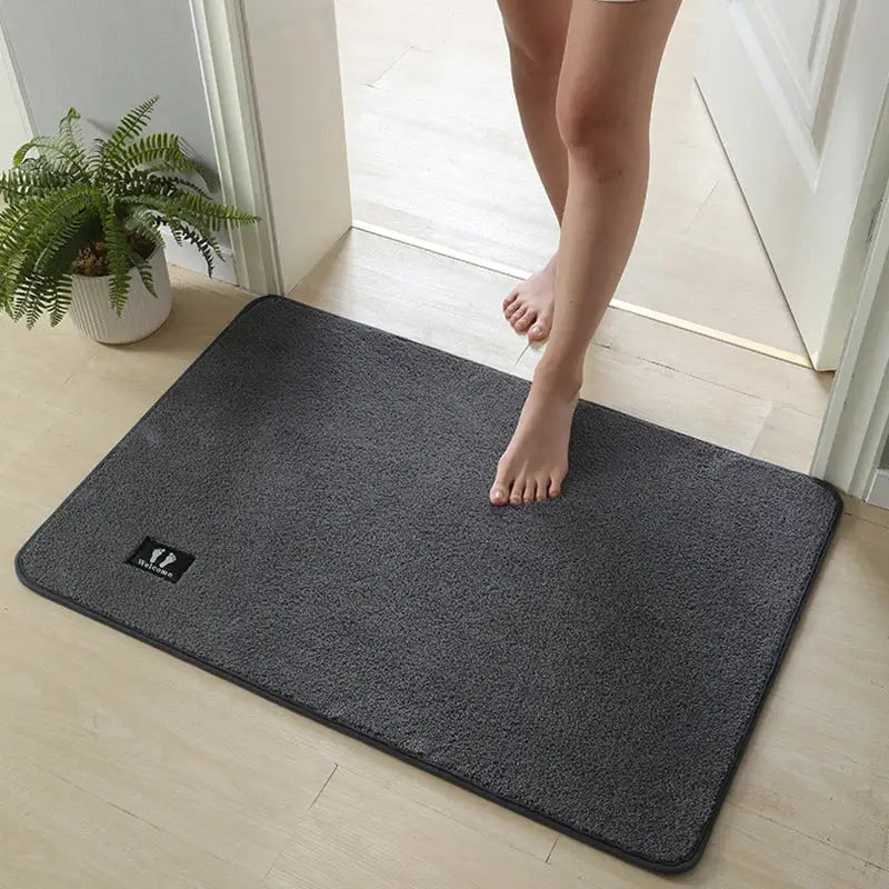 Plush gray quick drying absorbent bathroom mat