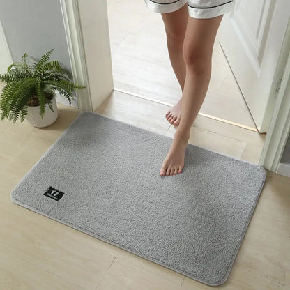 Plush gray quick drying absorbent bathroom mat