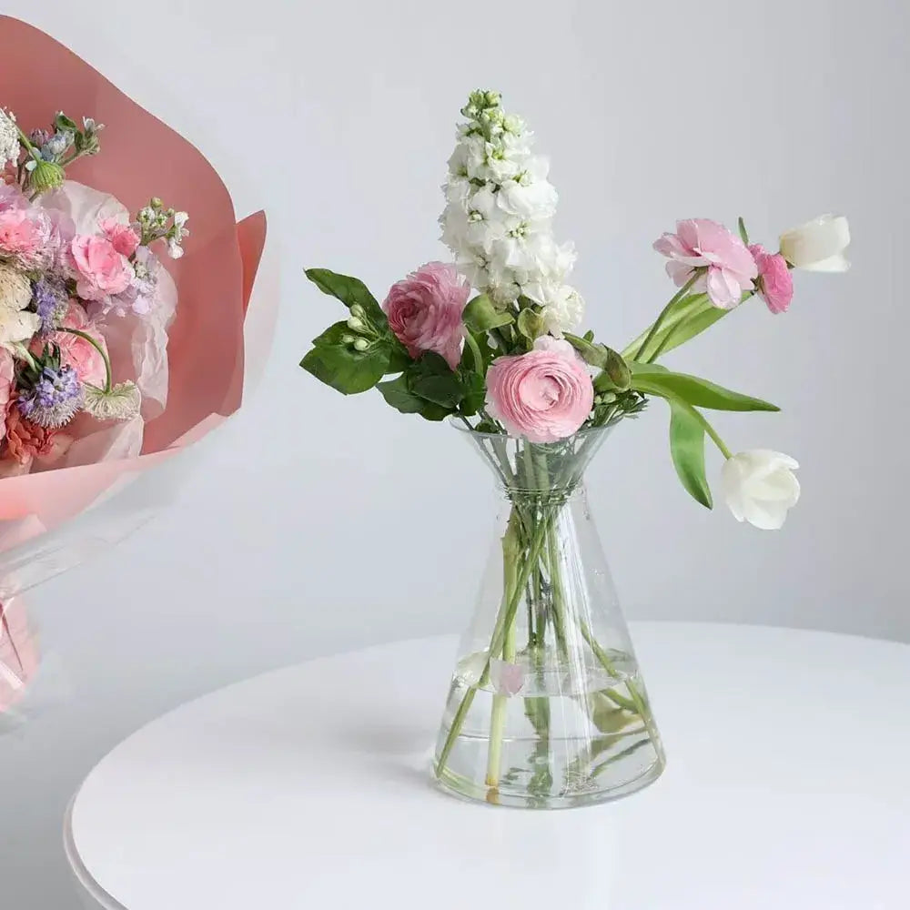 Clear nordic plastic vase with vertical ridges for living room