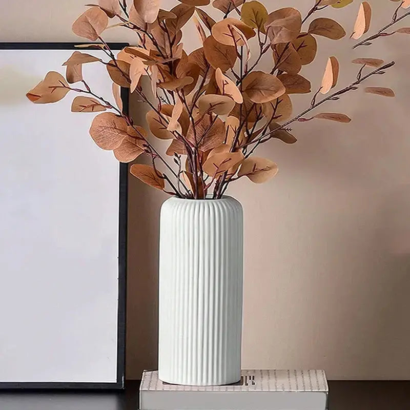 Creative striped black plastic flower vase for living room floral arrangements