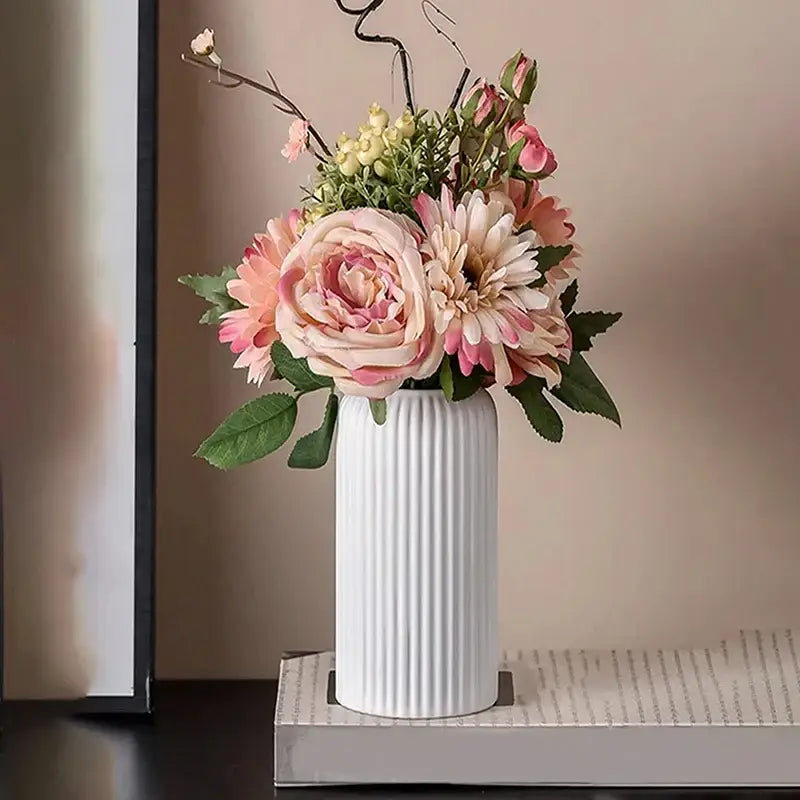 Creative striped black plastic flower vase for living room floral arrangements