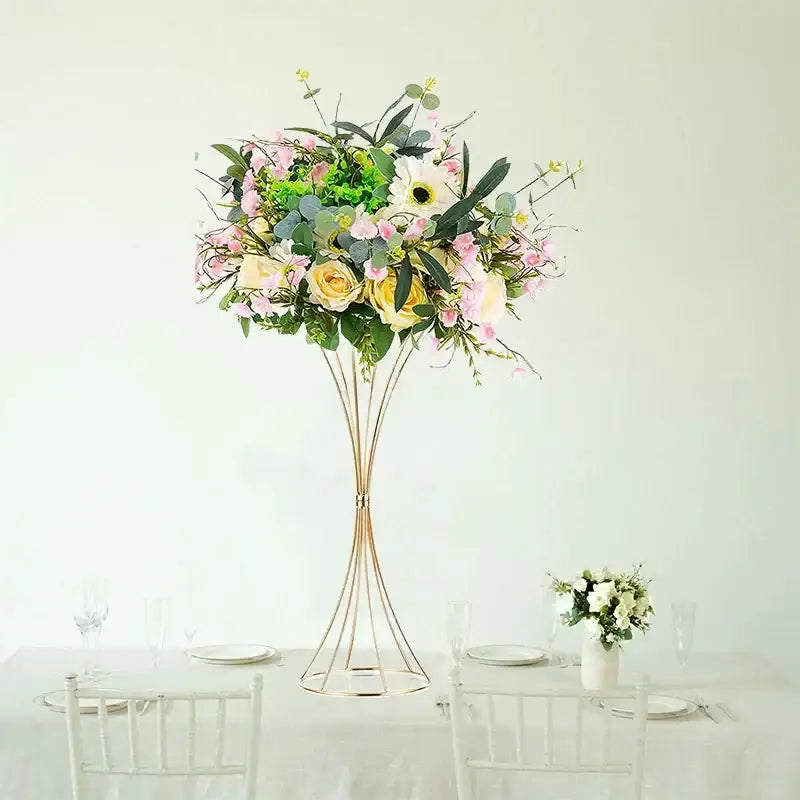 Elegant gold iron flower vase pedestal set for wedding decor