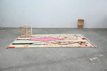 Beige and pink moroccan azilal rug bedroom geometric decor