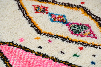 Beige and pink moroccan azilal rug bedroom geometric decor