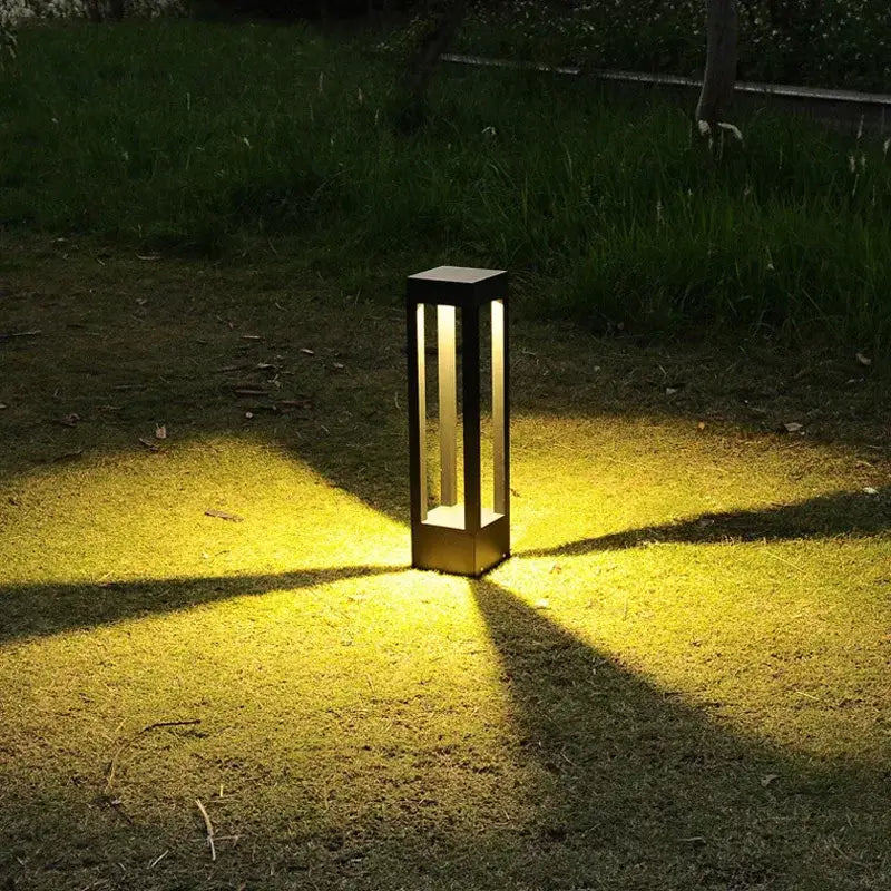Lantern style black metal outdoor lawn light garden pathway lamp