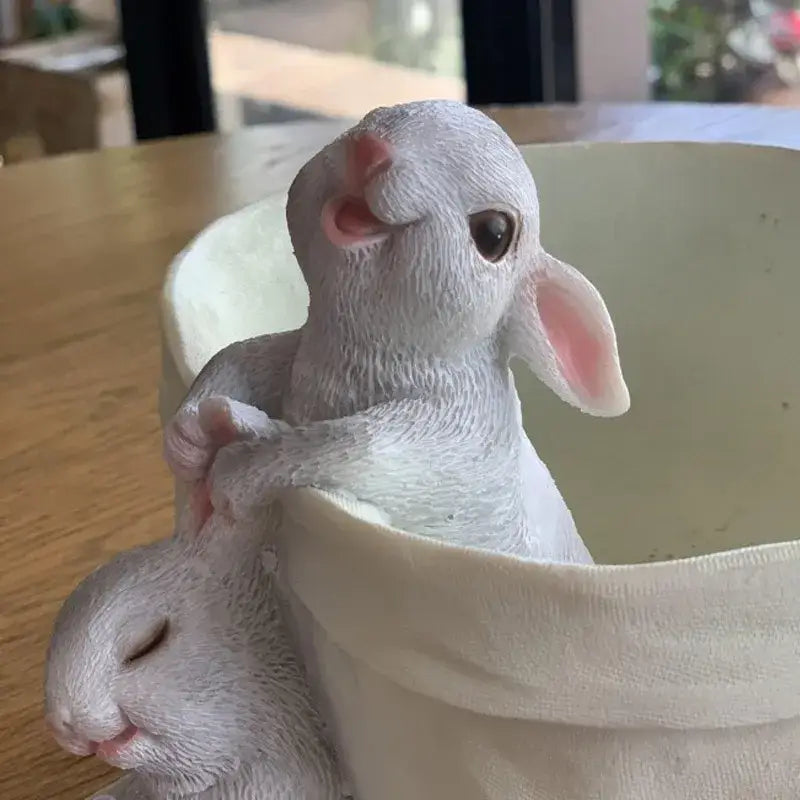 Lovely white resin rabbit garden flowerpot garden decor