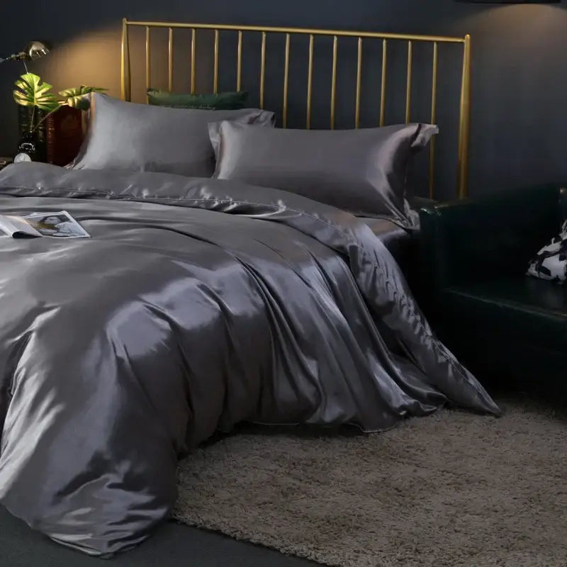 Luxurious crimson satin bedding set – bedroom duvet cover and sheets