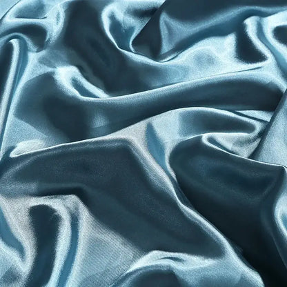 Luxurious crimson satin bedding set – bedroom duvet cover and sheets