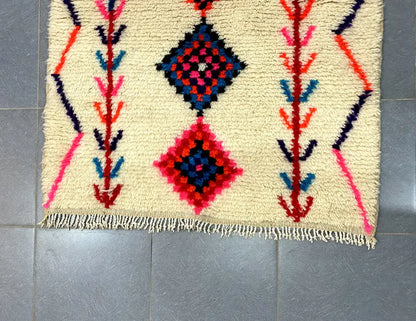 Beige moroccan handmade azilal rug – living room geometric decor