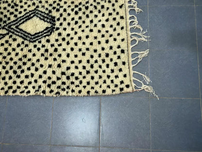 Handmade azilal moroccan rug cream & black living room carpet