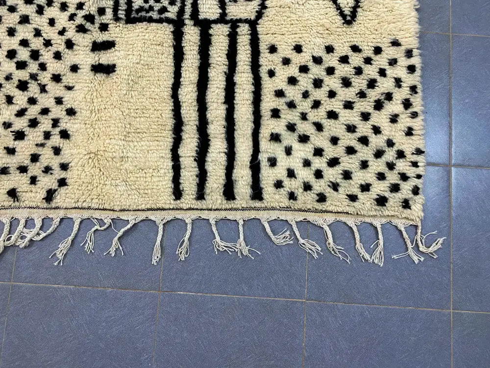 Handmade azilal moroccan rug cream & black living room carpet