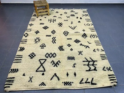 Handmade moroccan beni ouarain cream and black rug bedroom carpet