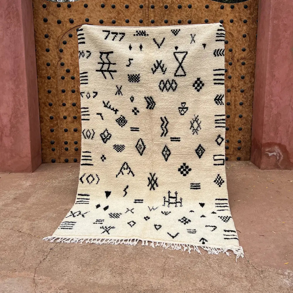 Handmade moroccan beni ouarain cream and black rug bedroom carpet