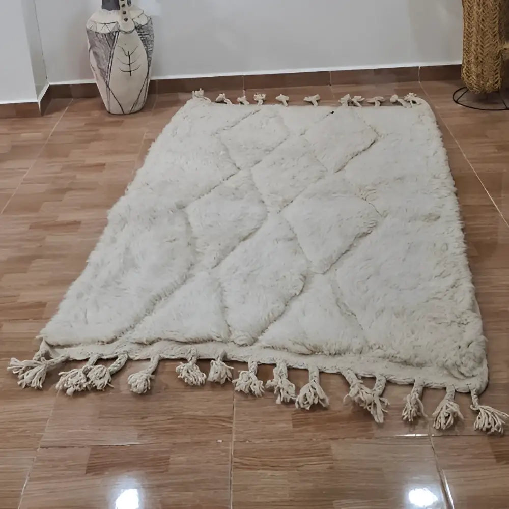 Handmade beni ouarain moroccan wool rug – bedroom diamond tassel decor