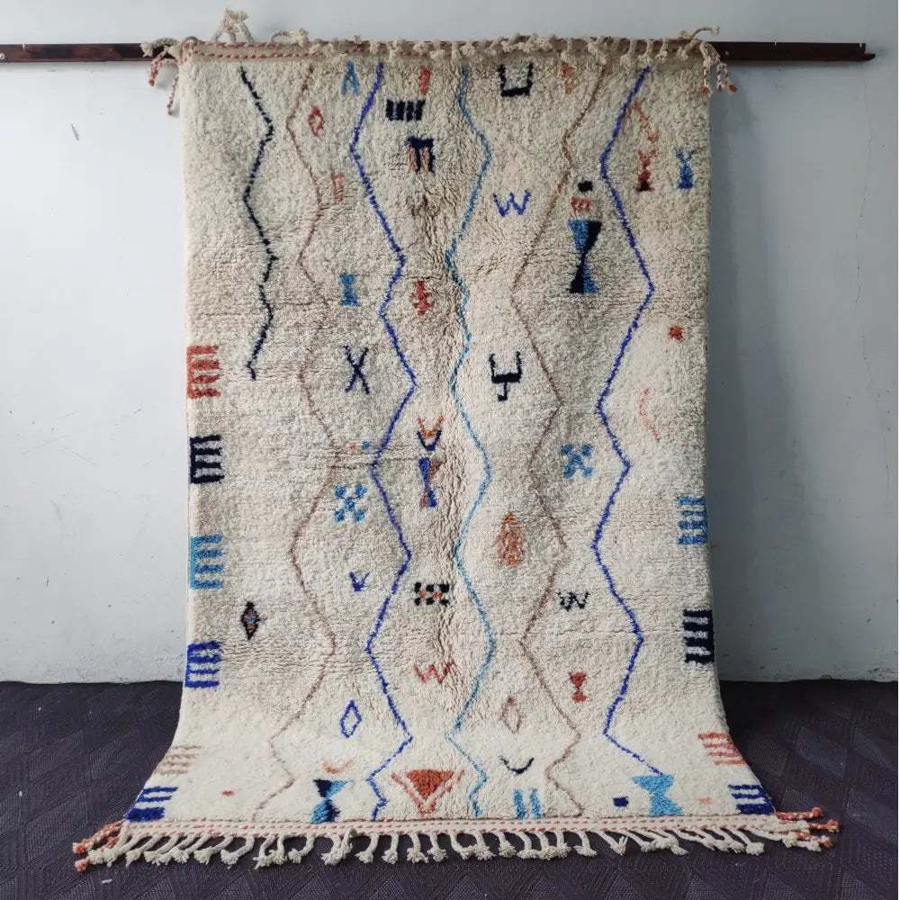 Handmade geometric beige beni ouarain rug bedroom decor