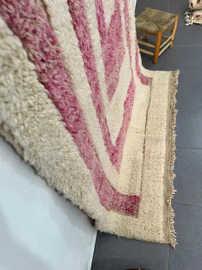 Handmade moroccan beni ouarain cream & rose striped bedroom rug