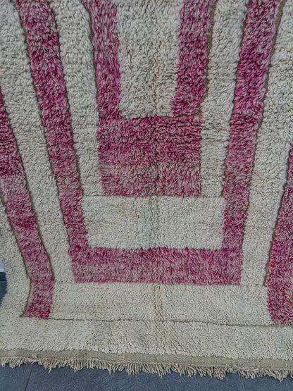 Handmade moroccan beni ouarain cream & rose striped bedroom rug