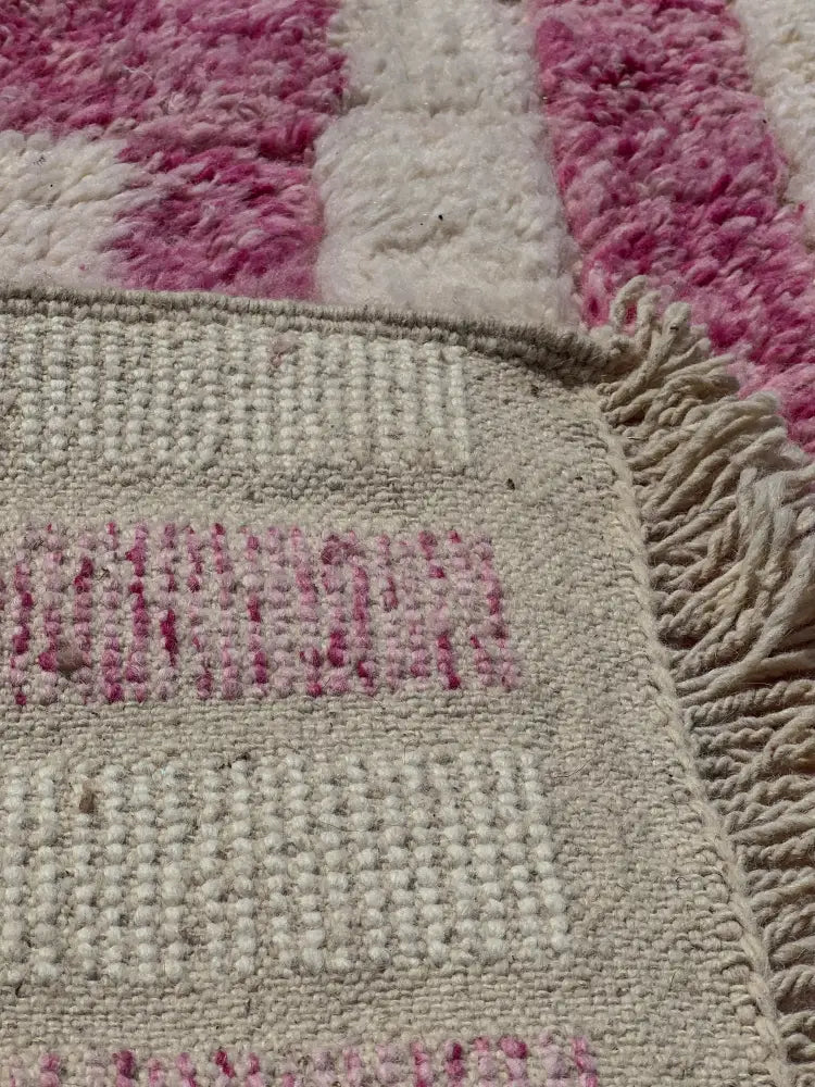 Handmade moroccan beni ouarain cream & rose striped bedroom rug
