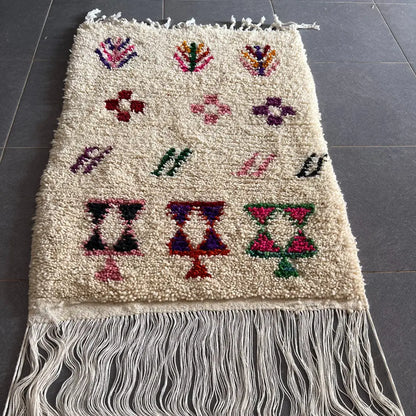 Handmade beni ouarain moroccan wool rug for bedroom or living room